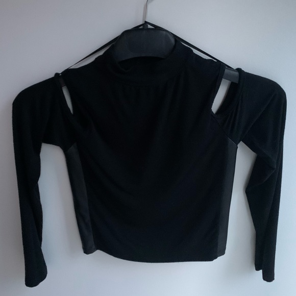 Open Shoulder Long Sleeve - Picture 7 of 7